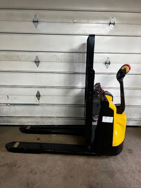 Yale electric pallet jack